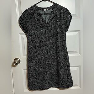Gap Black White Polka Dot Shift Dress XS V-Neck Cap Sleeve Classic Preppy